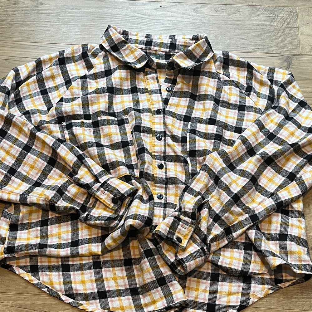 Wild Fable Yellow and Black Plaid cropped button down Top